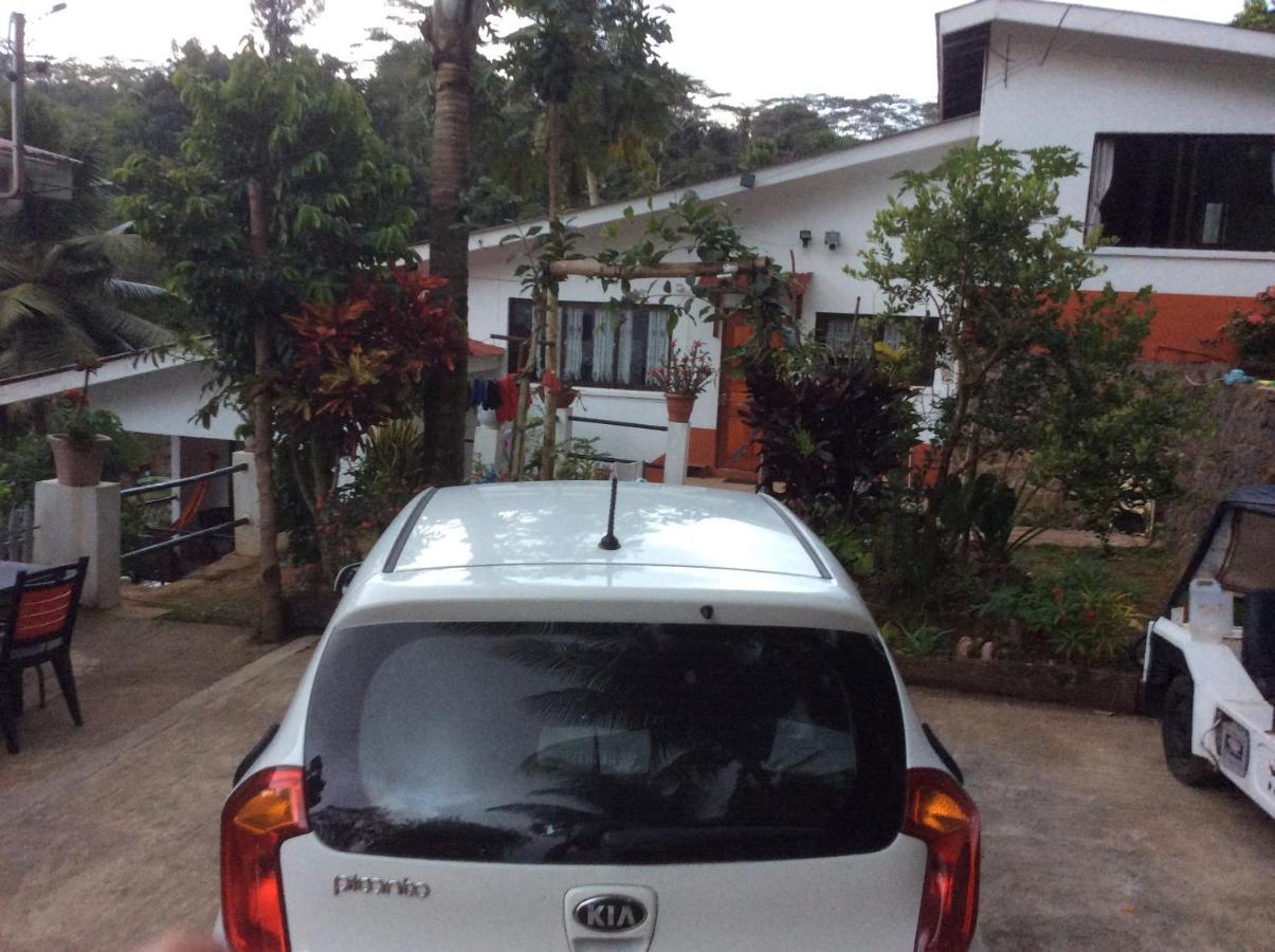 Papayas Self Catering Room Виктория Екстериор снимка